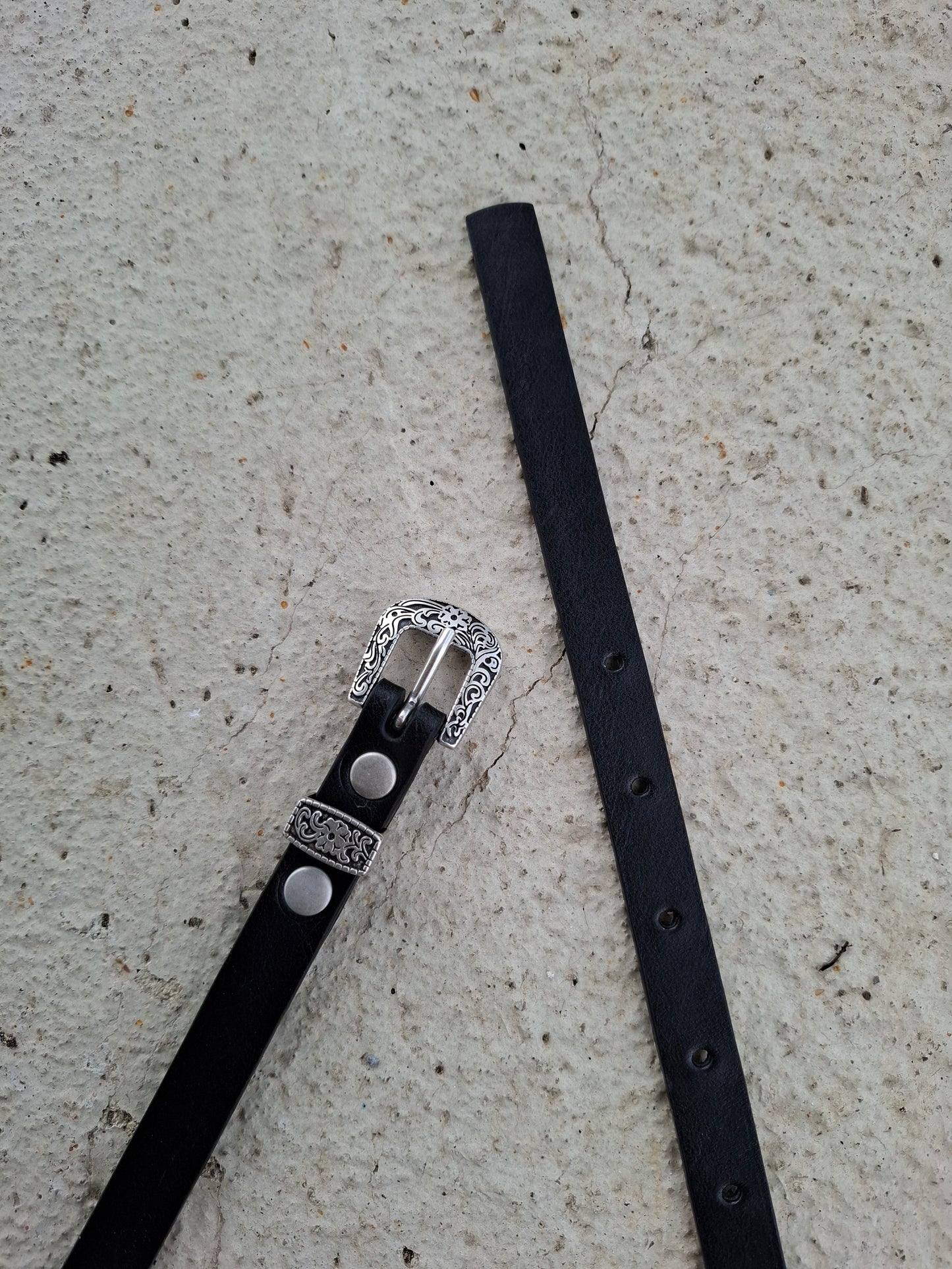 Cinturón de piel negro 1,5cm hebilla plata vieja