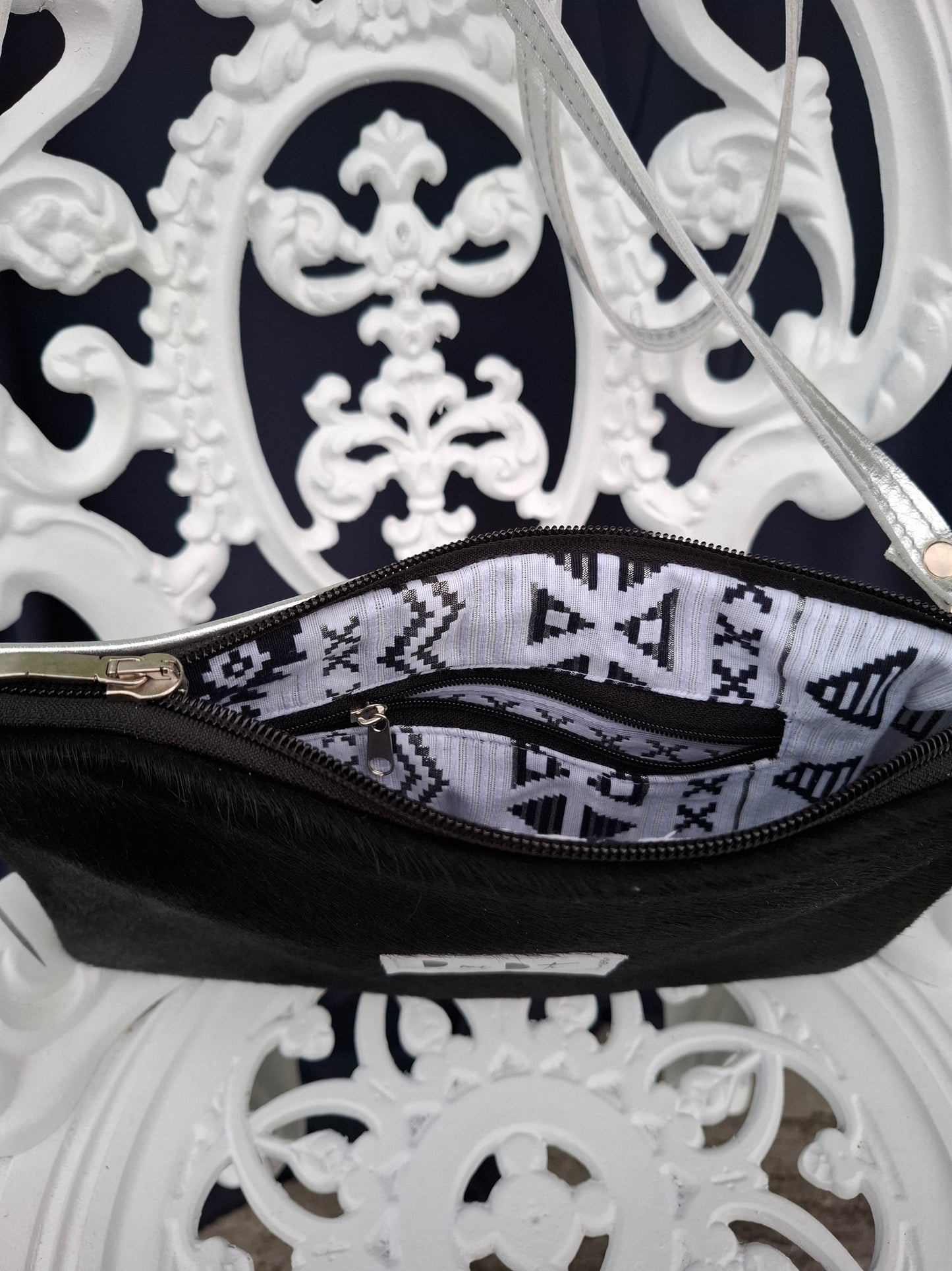 Bolso bandolera DOBRA pelo negro y piel plata