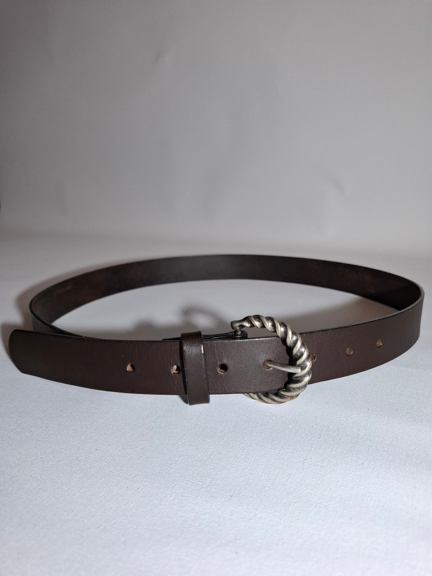 Cinturón de piel marrón oscura 3cm hebilla espiral