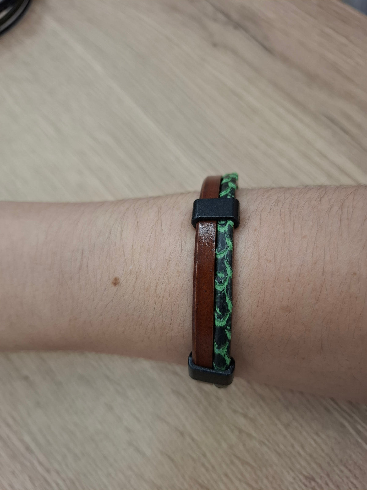 Pulsera piel marrón, verde y negro