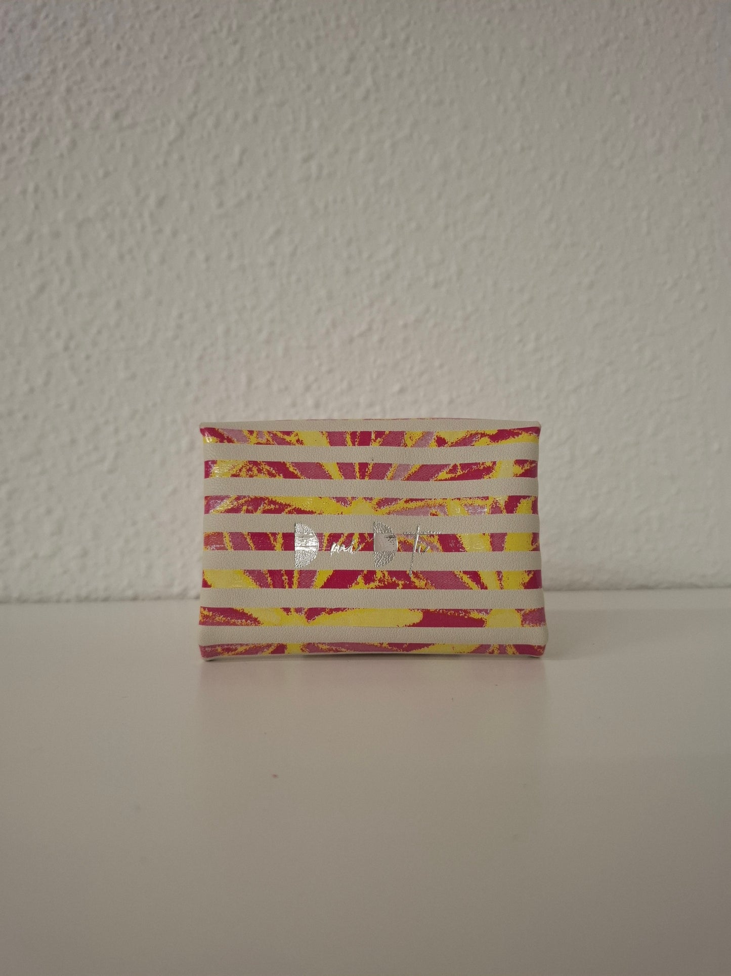 Monedero corchete piel rayas y flores rosa amarillo