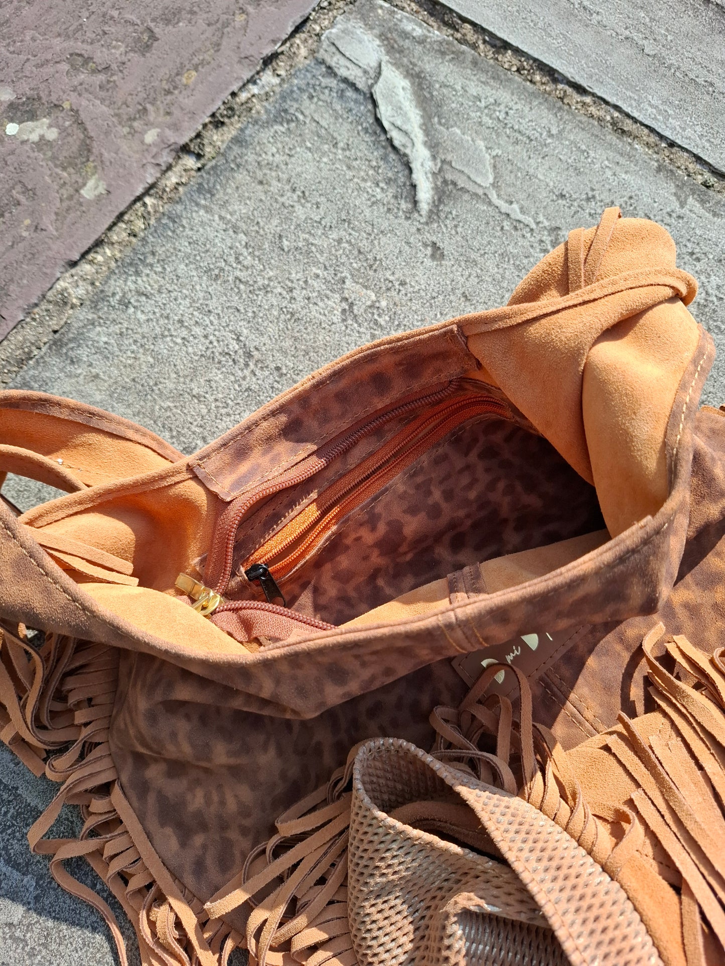 Bolso SOTO serraje flecos estampado leopardo camel