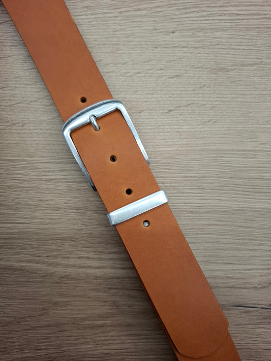 Cinturón hombre de piel camel 4cm hebilla plata vieja muescas