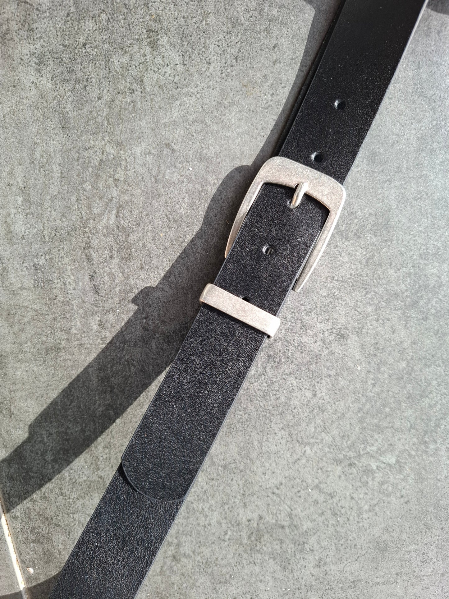Cinturón hombre de piel negro 3,5cm hebilla plata vieja