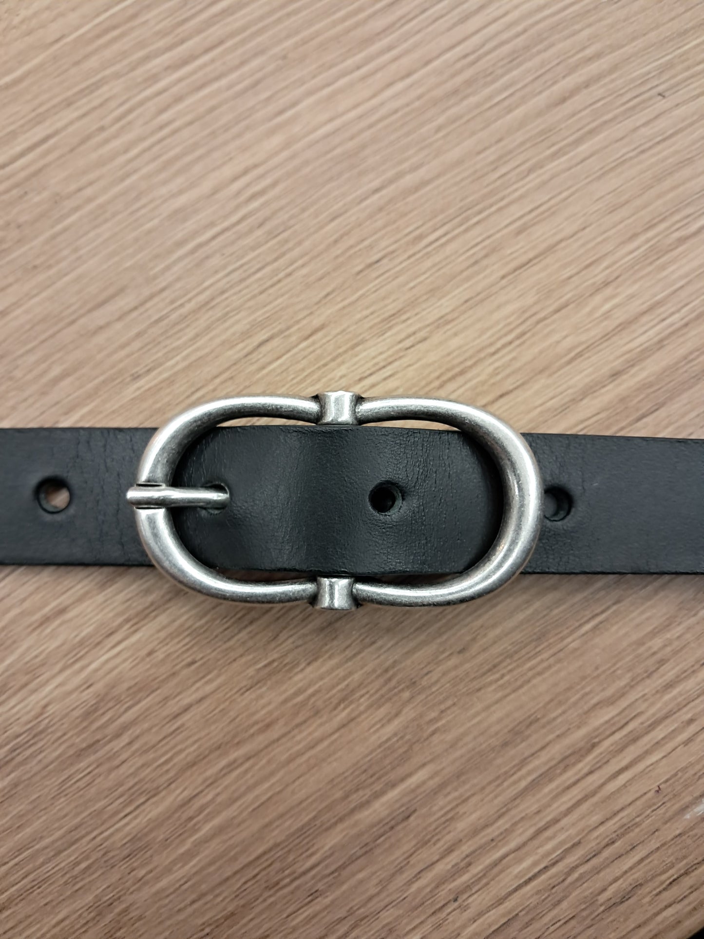 Cinturón de piel negro 2cm hebilla ocho plata vieja