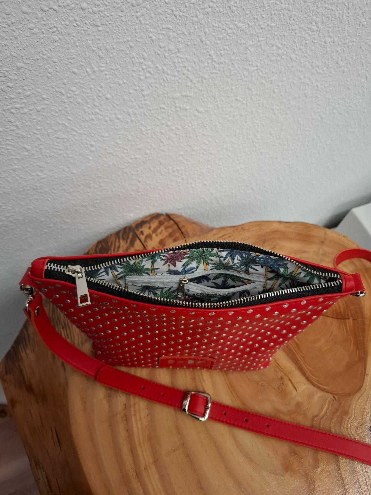 Bolso bandolera YERA piel rojo puntos relieve