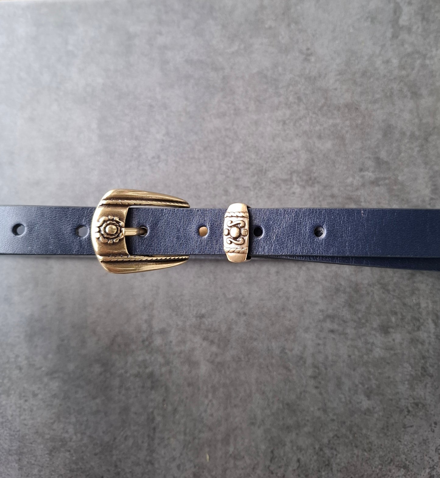 Cinturón de piel azul 2cm hebilla oro viejo
