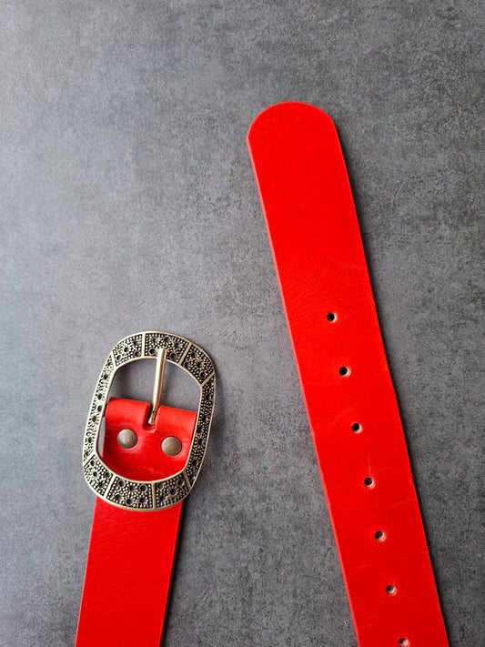Cinturón de piel rojo 4cm hebilla oro viejo puntos