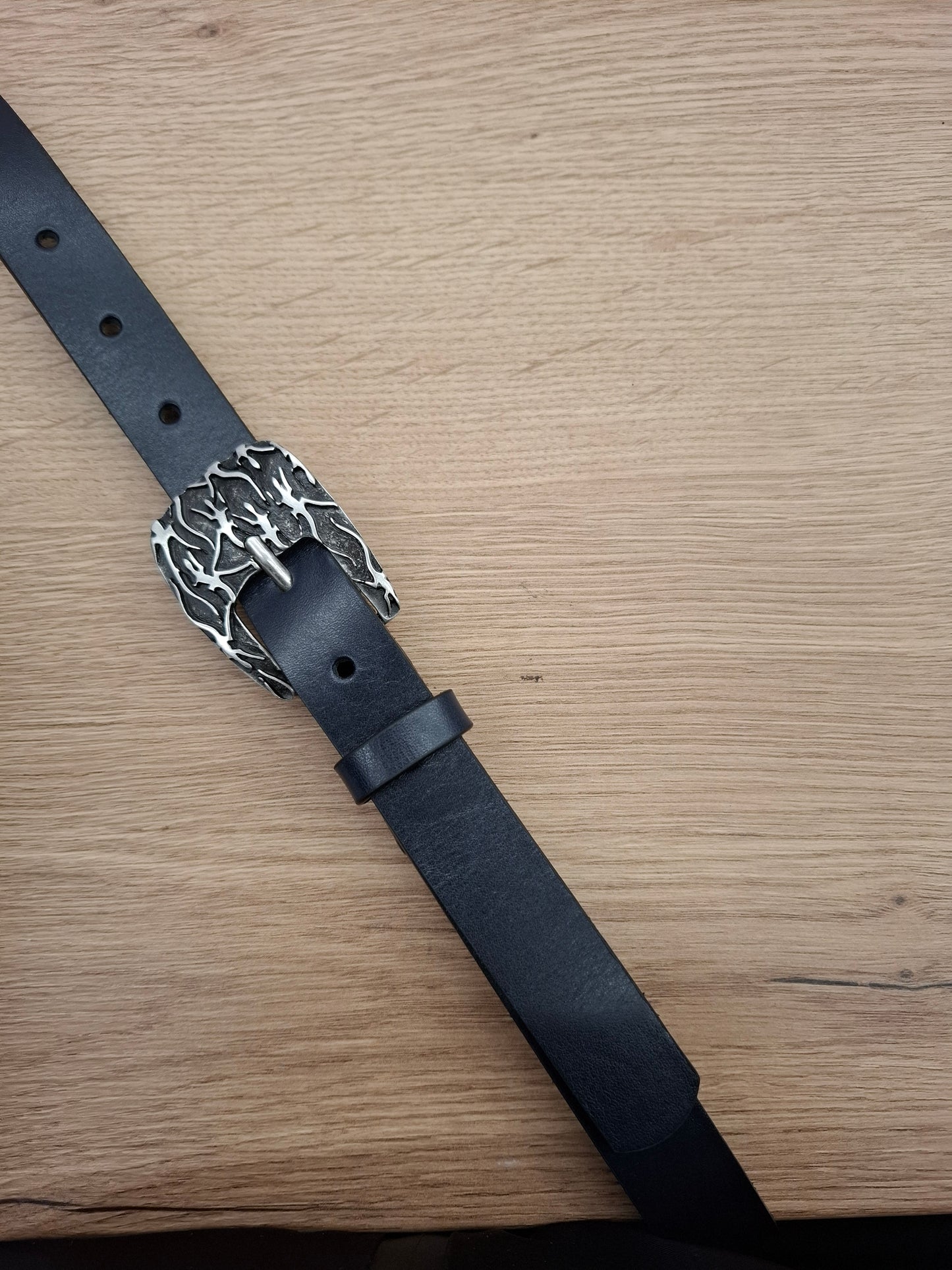 Cinturón de piel azul 2,5cm hebilla plata vieja lagartijas