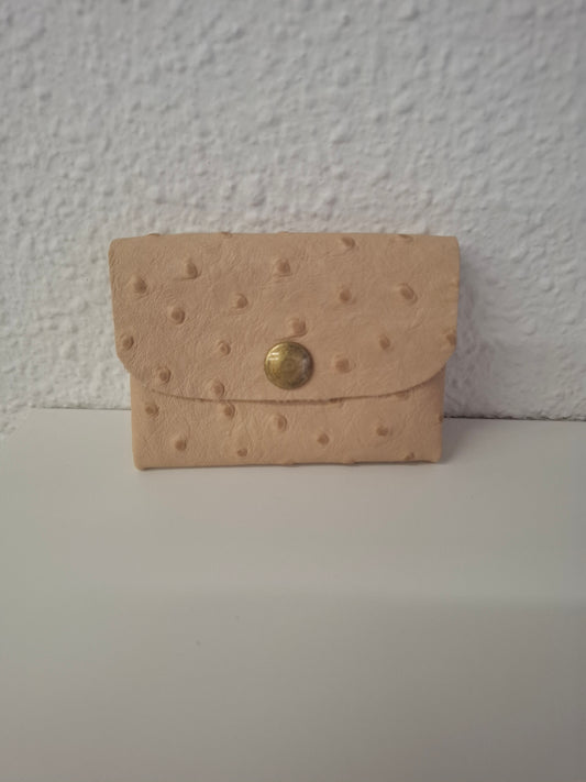 Monedero corchete piel estampada avestruz beige