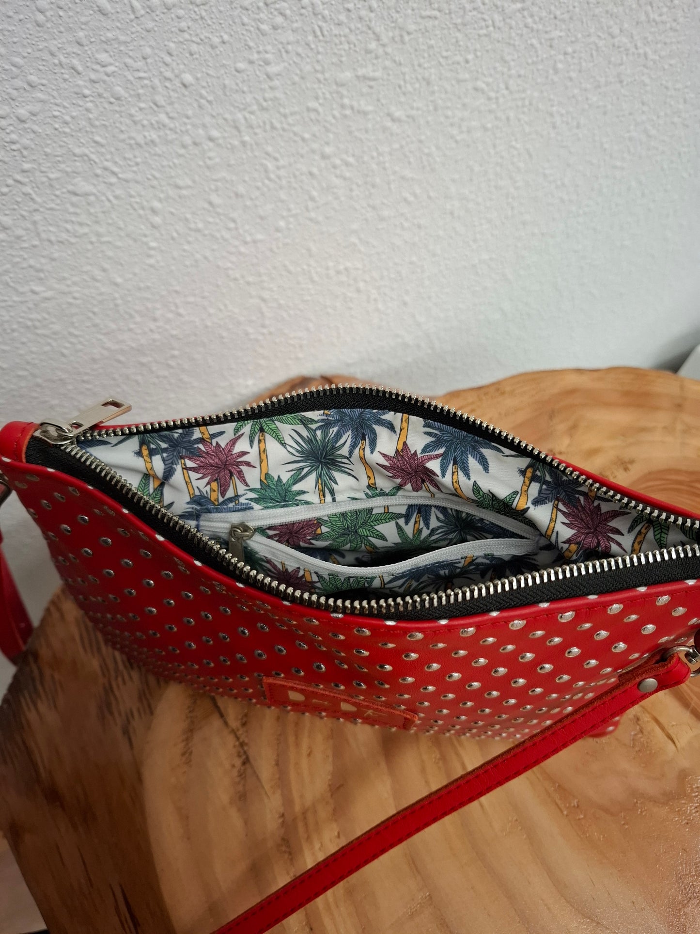 Bolso bandolera DOBRA piel rojo puntos relieve