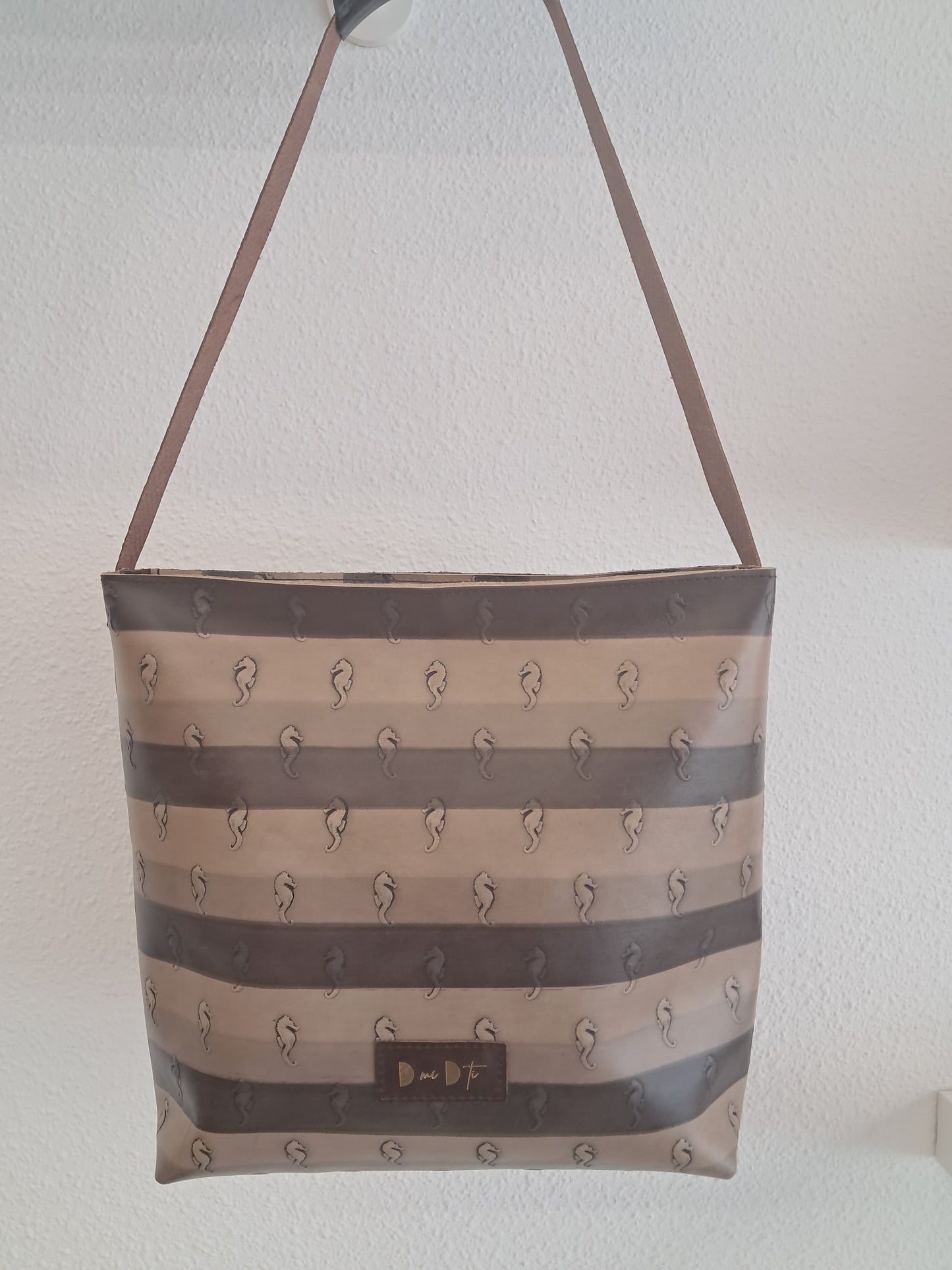 Bolso IGUÑA piel caballitos de mar y piel marrón envejecida