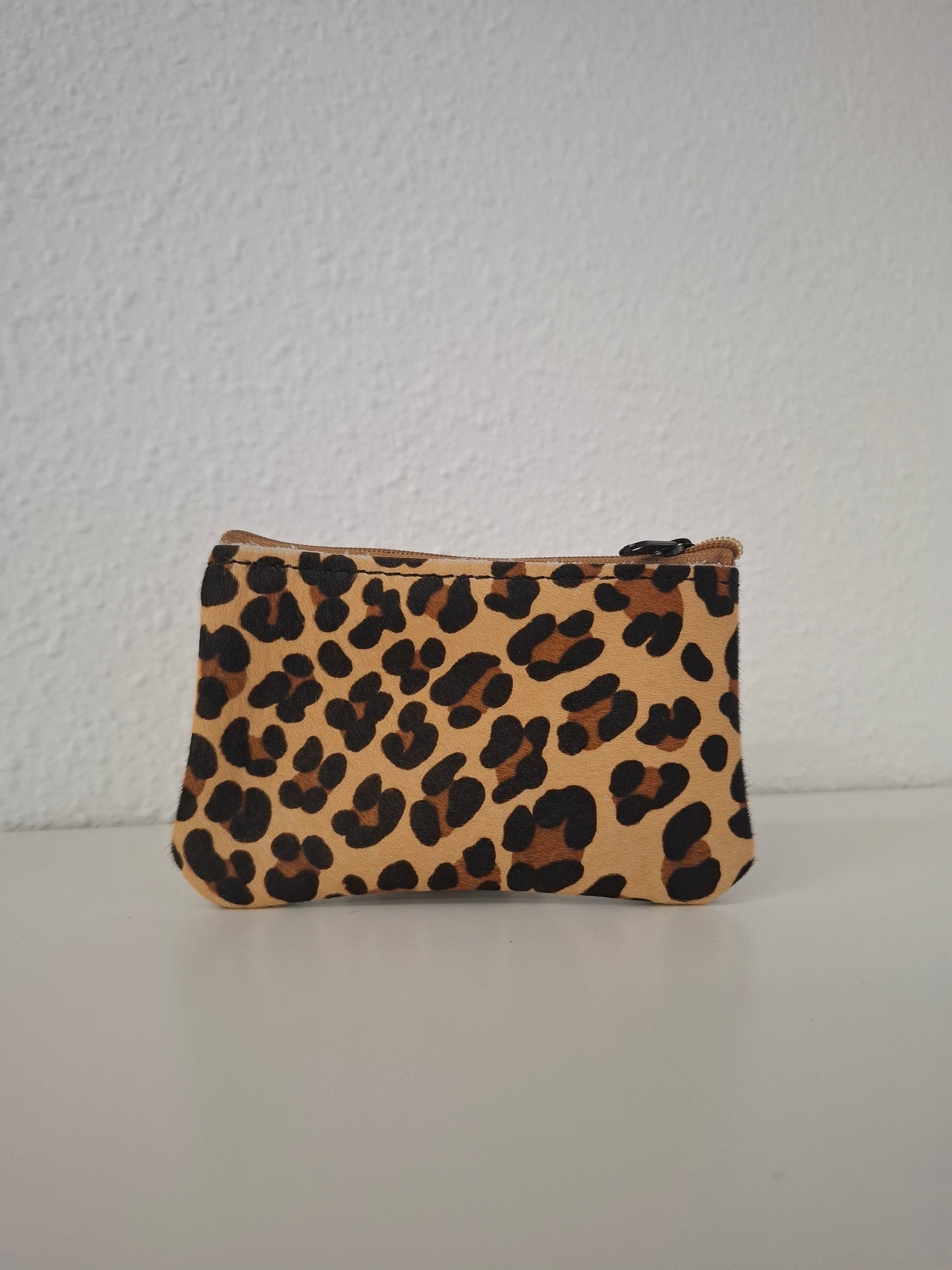Monedero de piel con pelo leopardo amarillo y negro