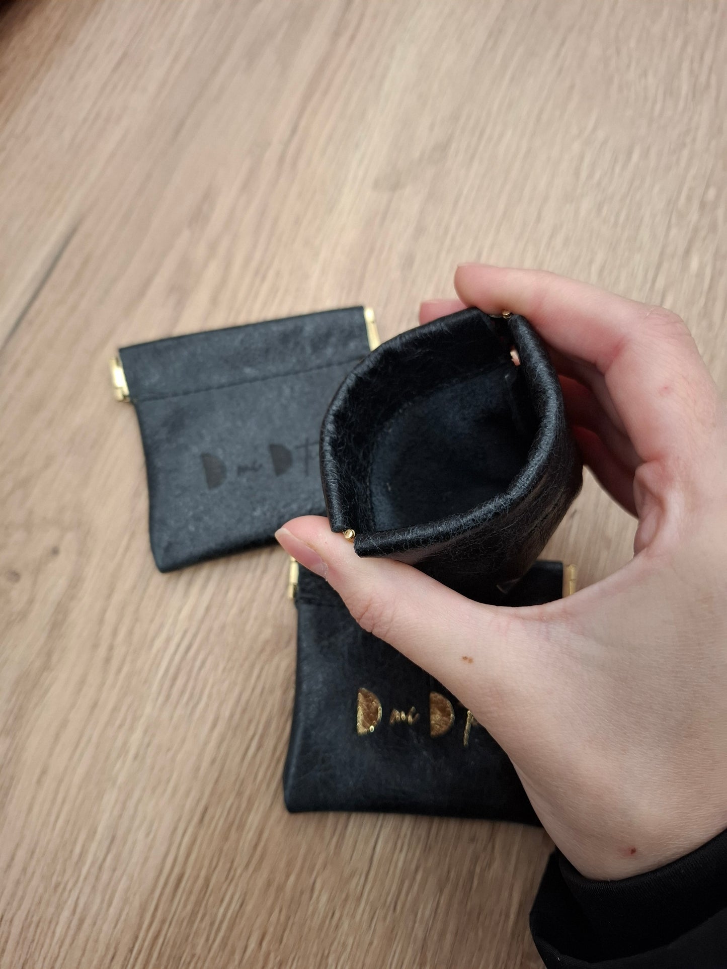 Monedero fleje piel negro envejecido