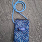 Bolso para móvil, llaves y tarjeta estampado zigzag
