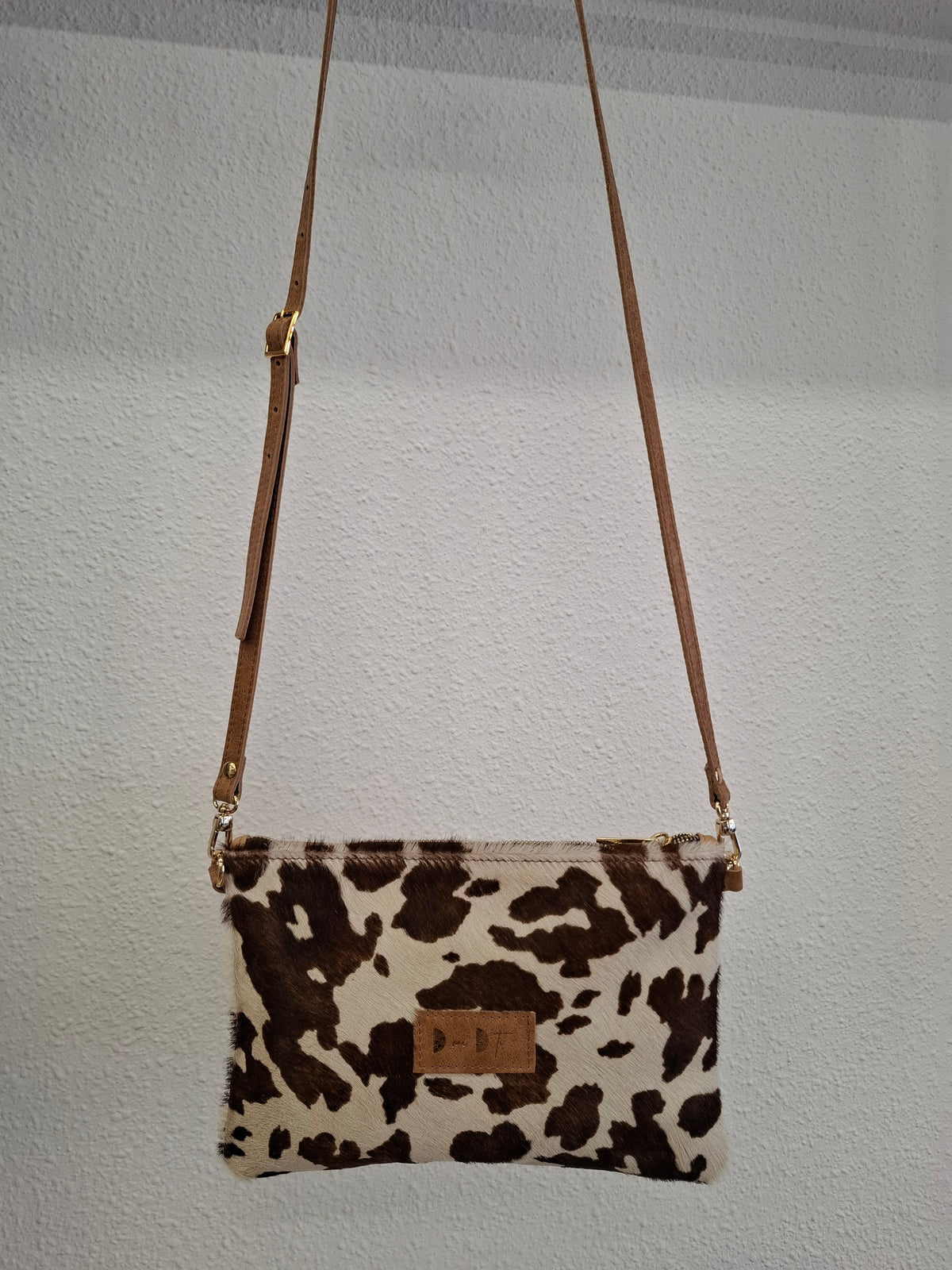 Bolso bandolera DOBRA piel con pelo vaca camel estampado grande