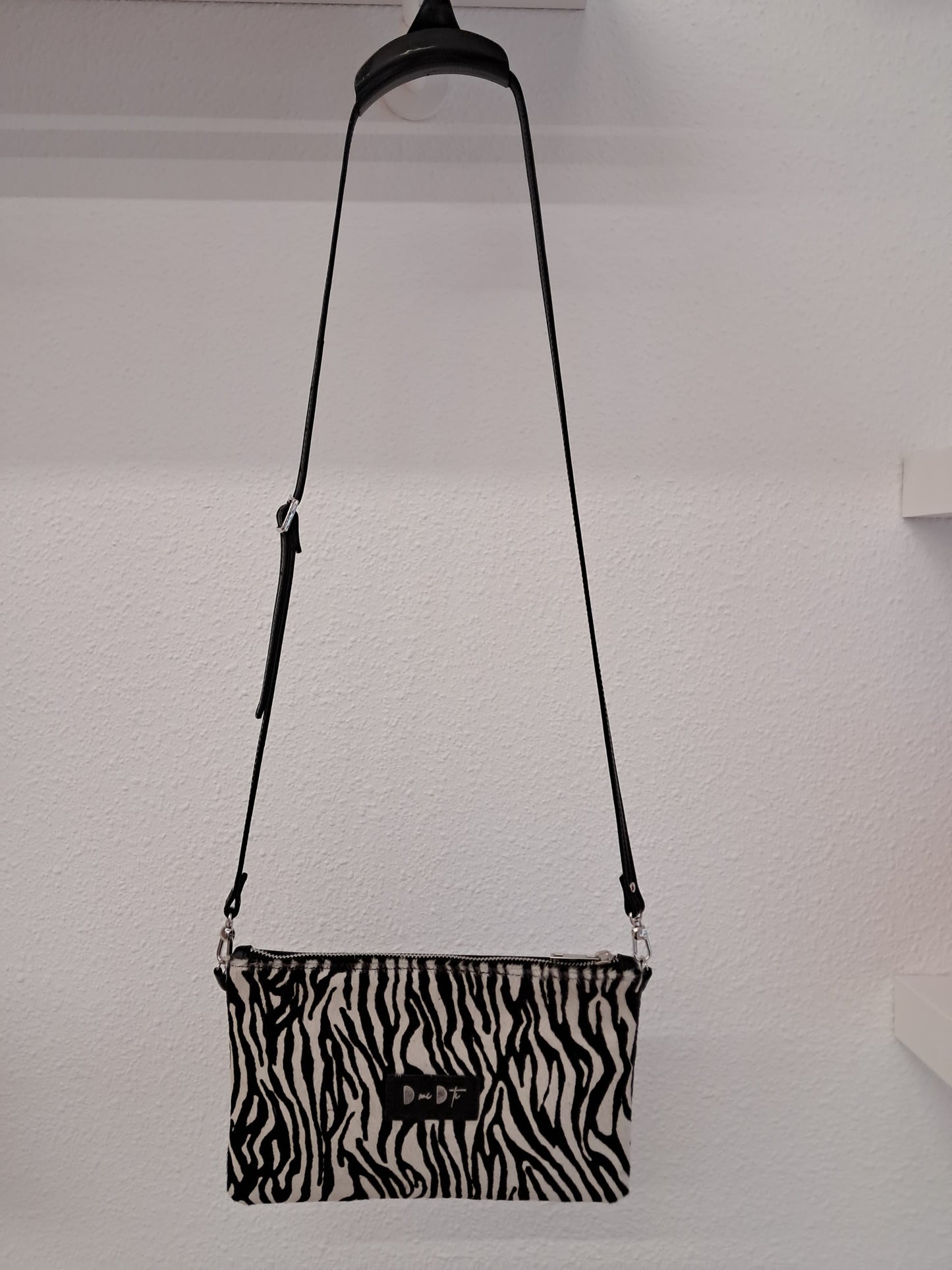 Bolso bandolera DOBRA piel con pelo cebra