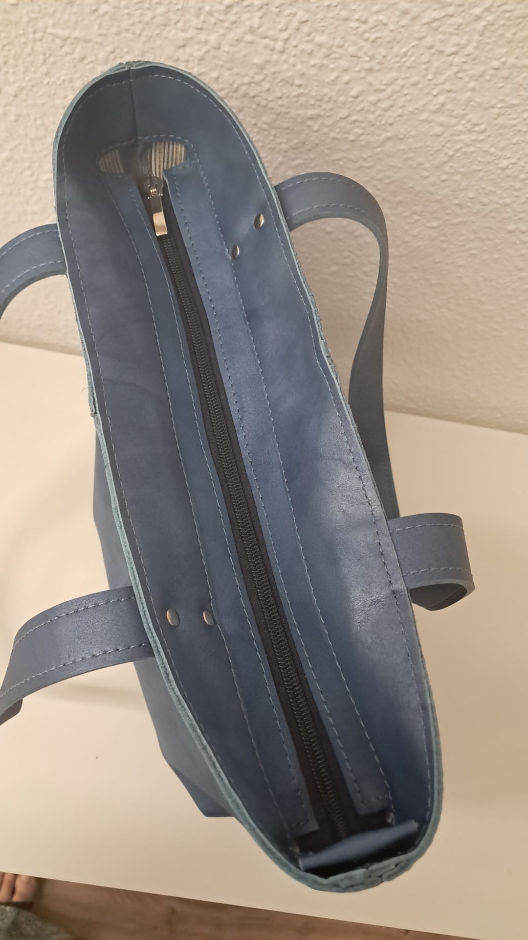 Bolso RAOS piel azul difuminado grabado serpiente