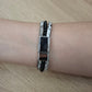 Pulsera piel de serpiente con abalorios verde y blanco