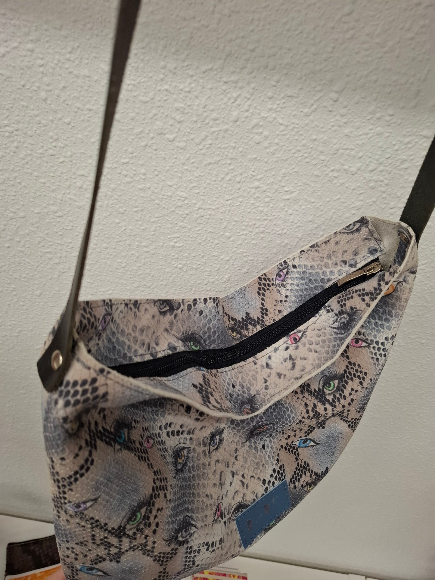 Bolso IGUÑA piel ojos azul