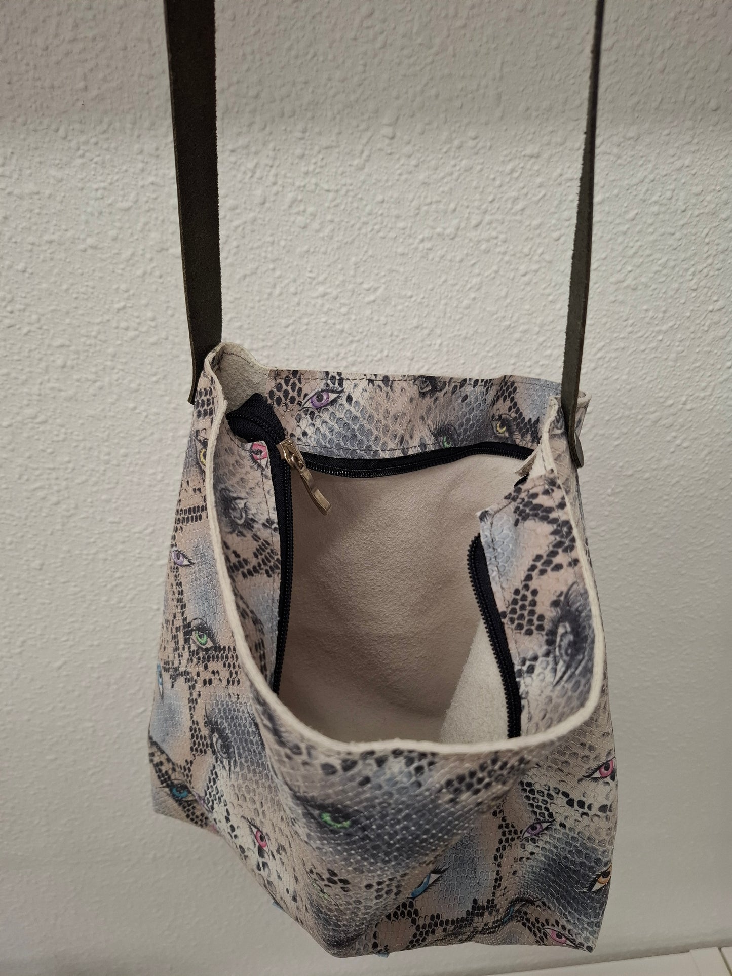 Bolso IGUÑA piel ojos azul