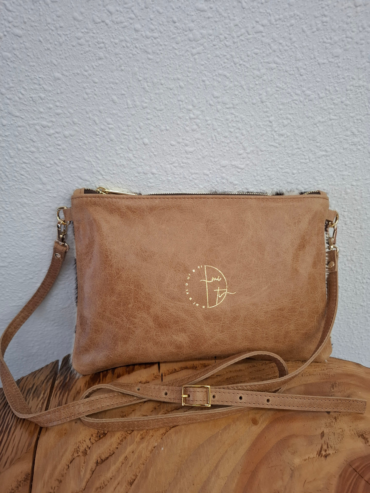 Bolso bandolera DOBRA piel con pelo vaca camel estampado grande